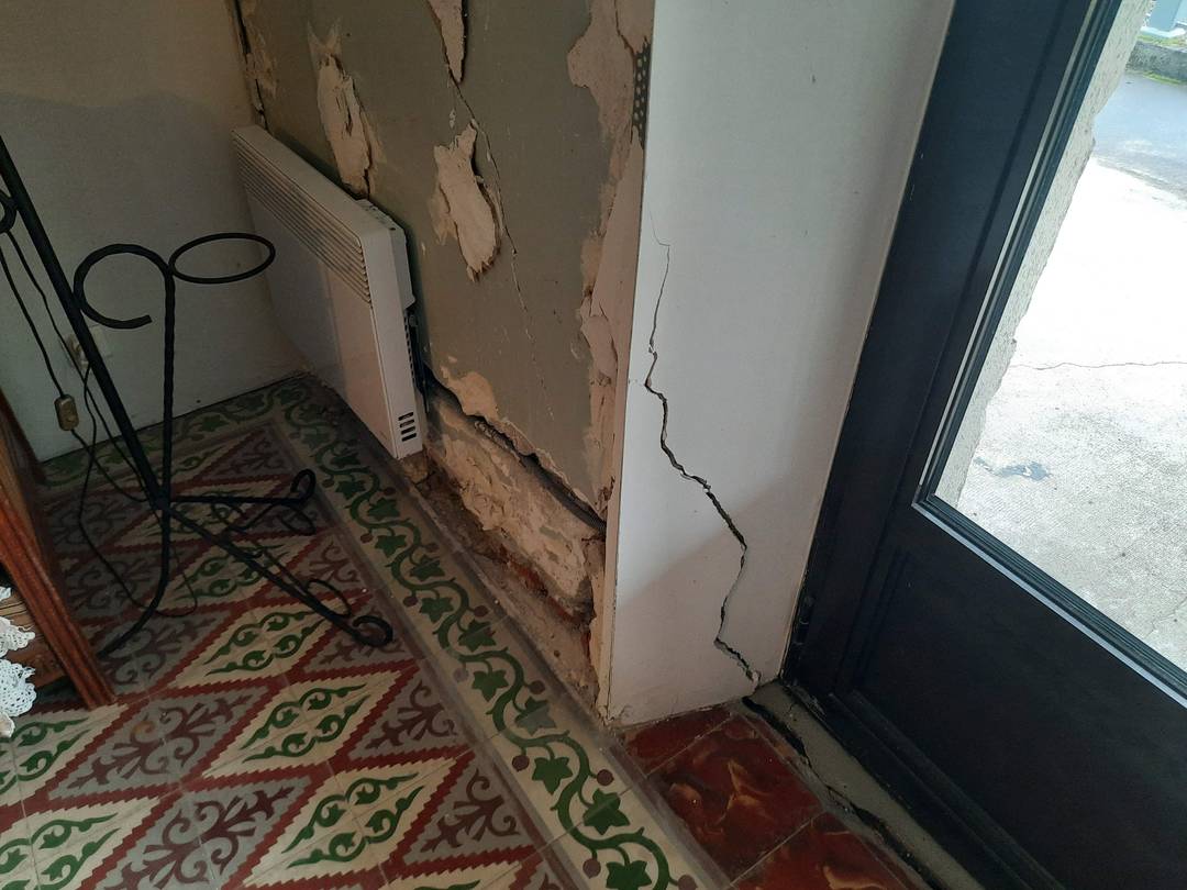Comment savoir si une fissure sur une maison est dangereuse