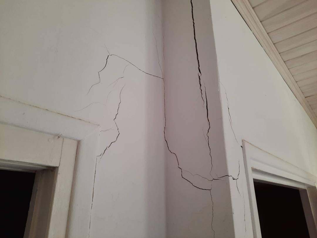 Comment Faire Une Difference Entre Les Fissures D Une Maison